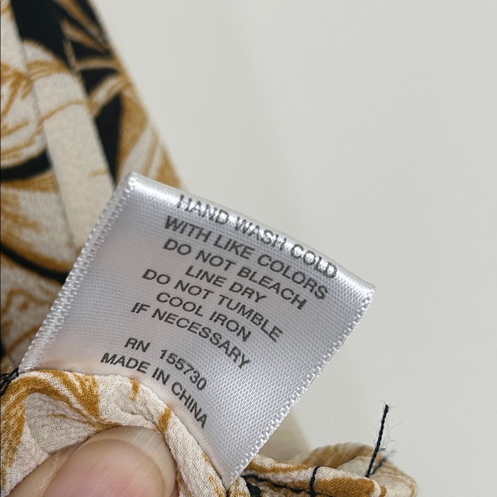 ROSE + OLIVE Black Ivory Smocked Floral Print Flutter Sleeve Blouse Size 1X - Picture 11 of 16